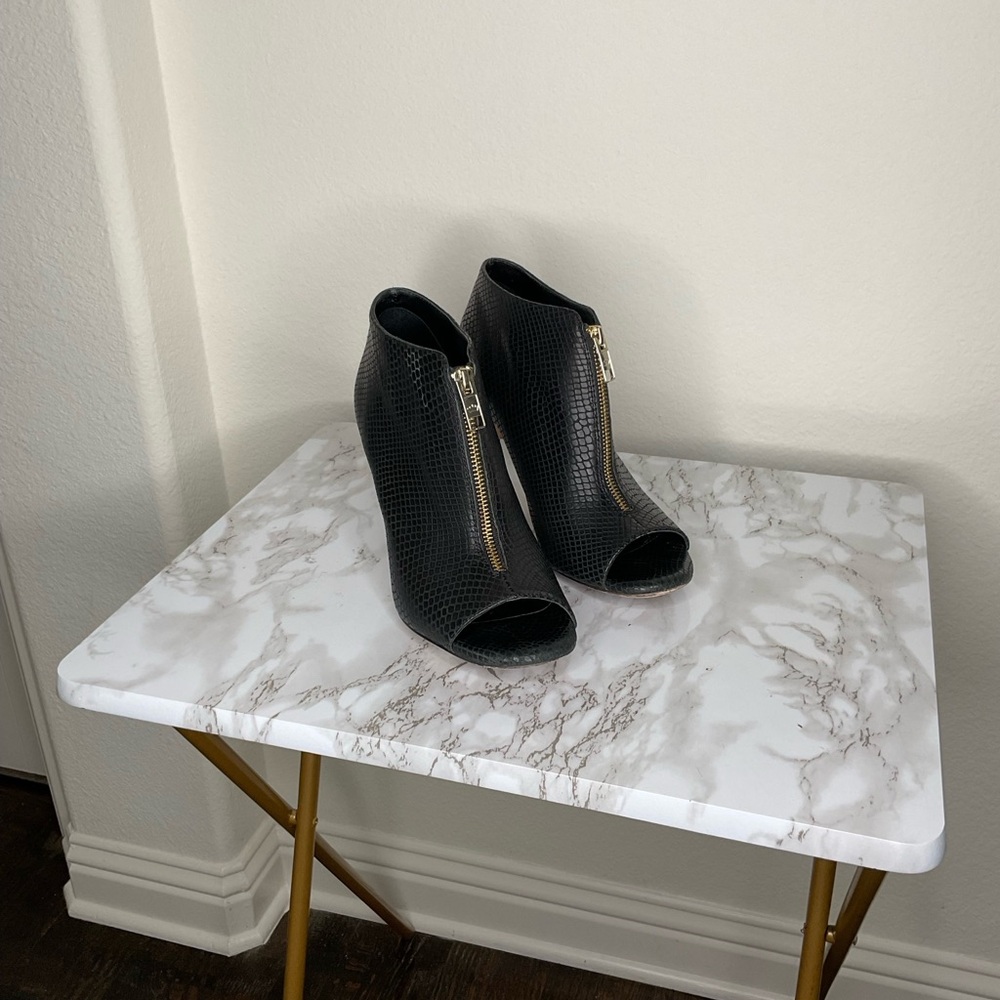 Elaine Turner Black Textured Ankle Booties